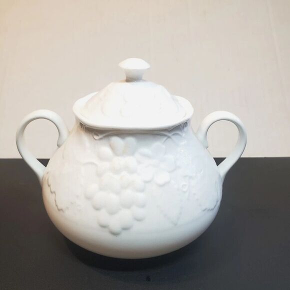 Wedgewood bone china made in England strawberry and vine - Picture 1 of 12